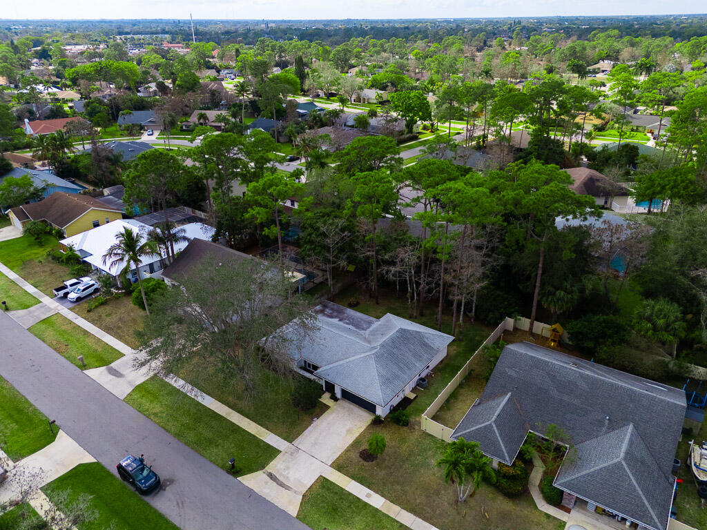 SUGAR POND MANOR OF WELLINGTON - Residential