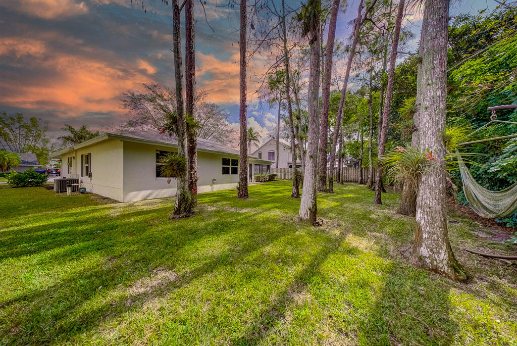 SUGAR POND MANOR OF WELLINGTON - Residential