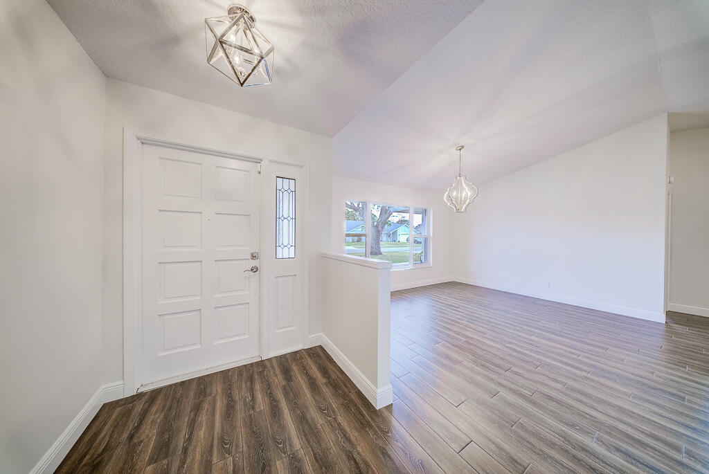 SUGAR POND MANOR OF WELLINGTON - Residential