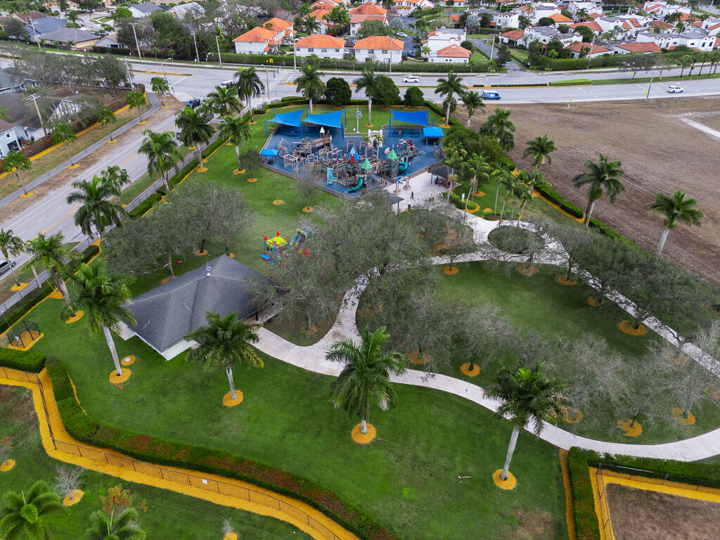 SUGAR POND MANOR OF WELLINGTON - Residential