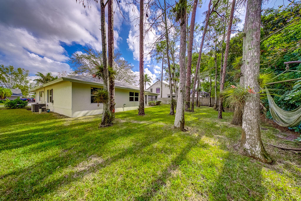 SUGAR POND MANOR OF WELLINGTON - Residential