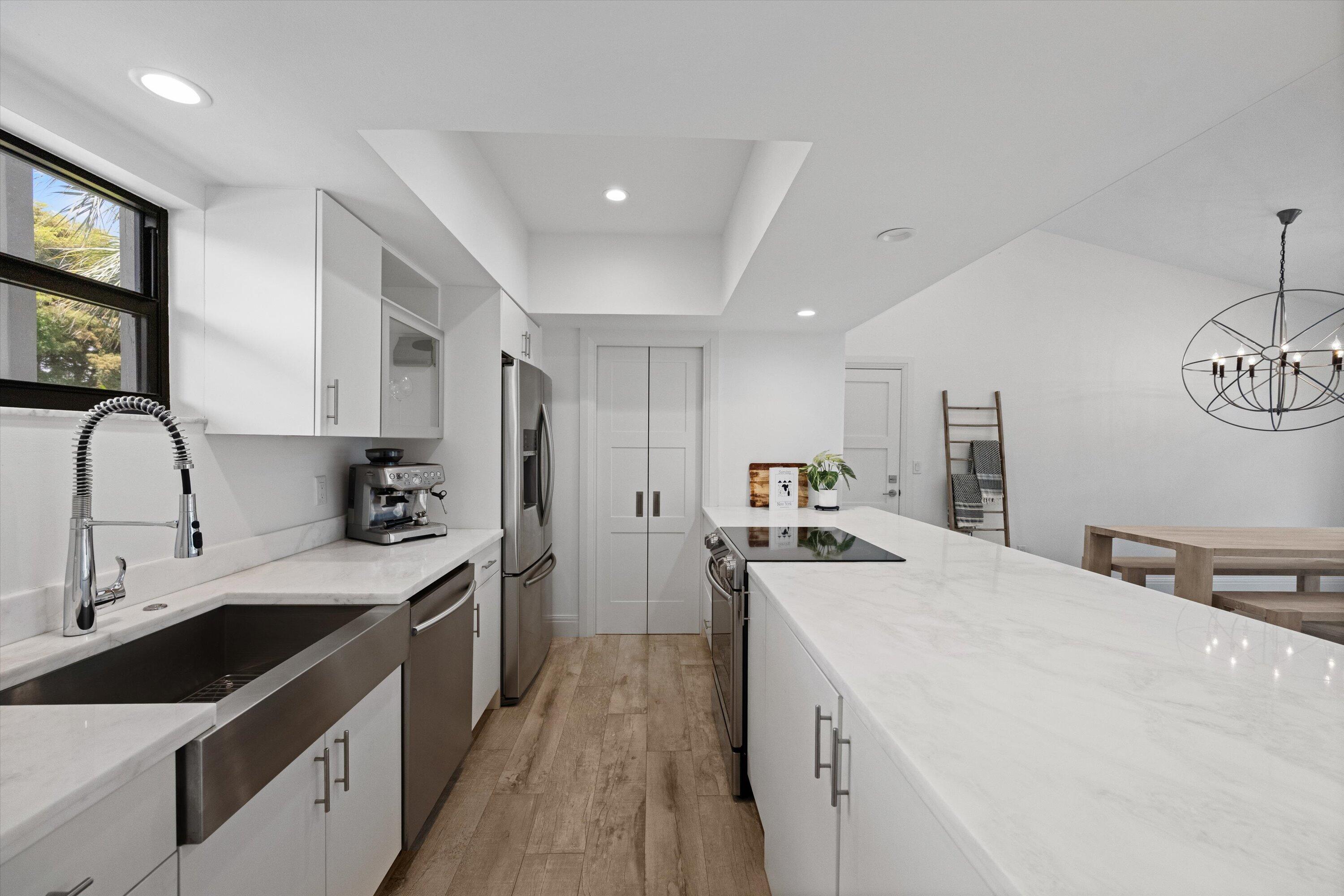 Properties 11863 Wimbledon Circle 533