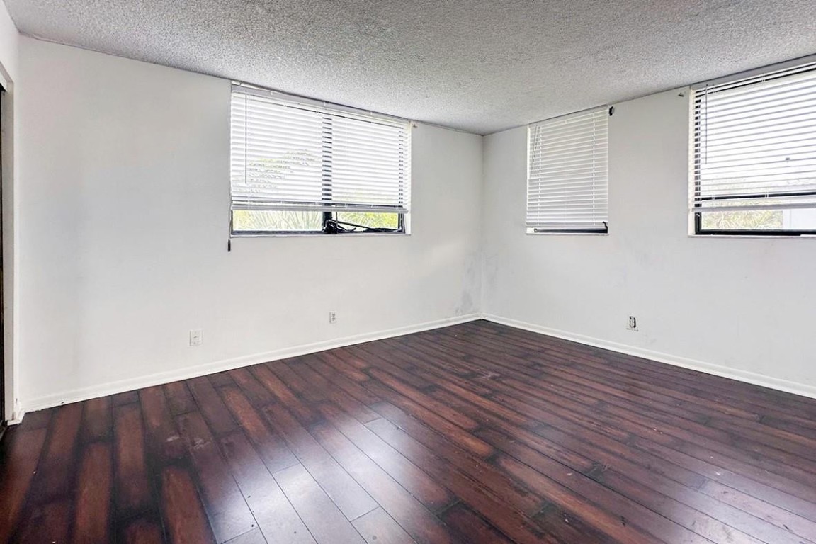 Presidential Golfview - Residential Lease