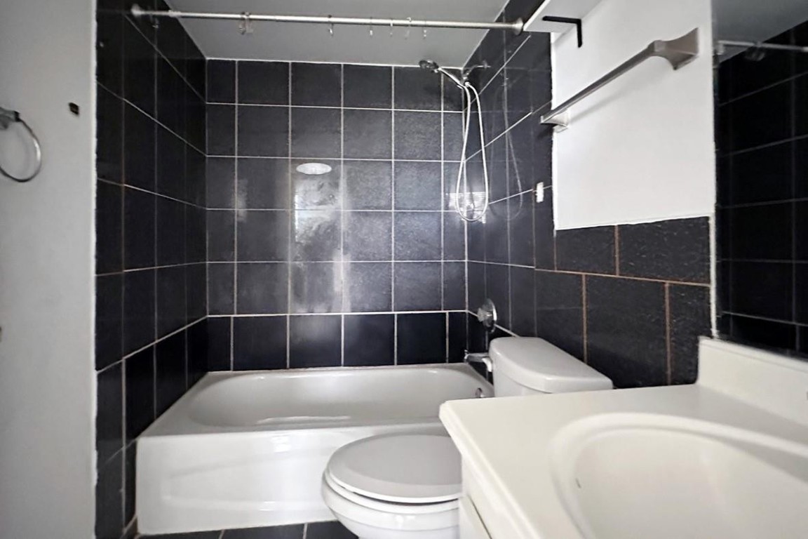 Presidential Golfview - Residential Lease