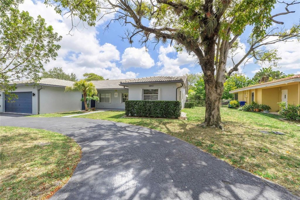 Photo of 3843 NW 81st Terrace, Coral Springs, FL 33065 (MLS # F10500139)