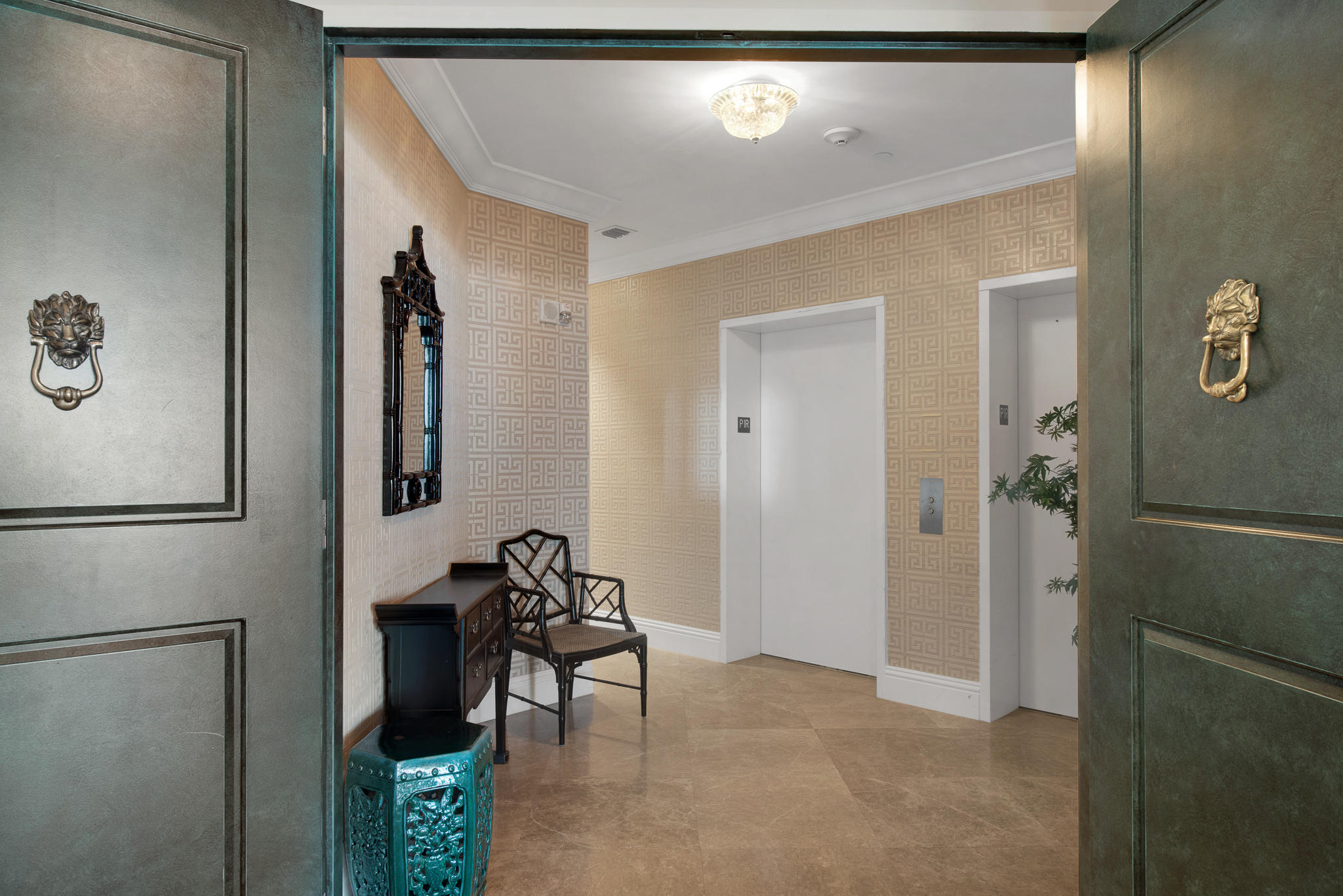 RITZ CARLTON RESIDENCE - Residential