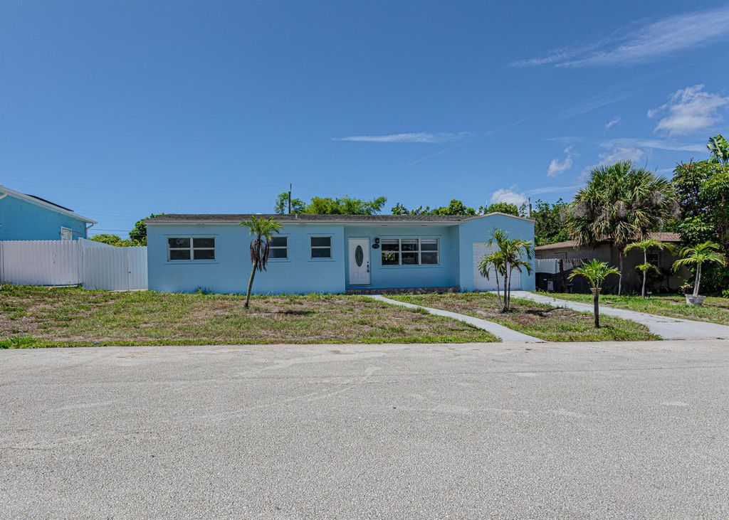 Photo of 1715 12th Avenue N, Lake Worth Beach, FL 33460 (MLS # R11100309)