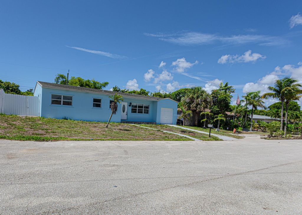 Photo of 1715 12th Avenue N, Lake Worth Beach, FL 33460 (MLS # R11100309)