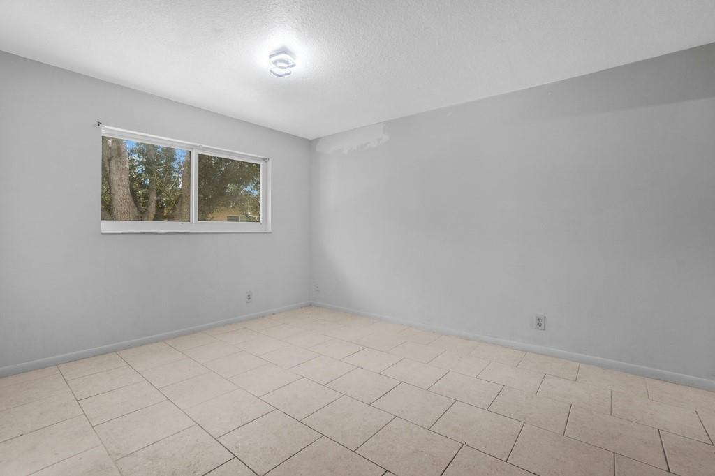 LAKESIDE CONDO AT LAUDERD - Residential Lease