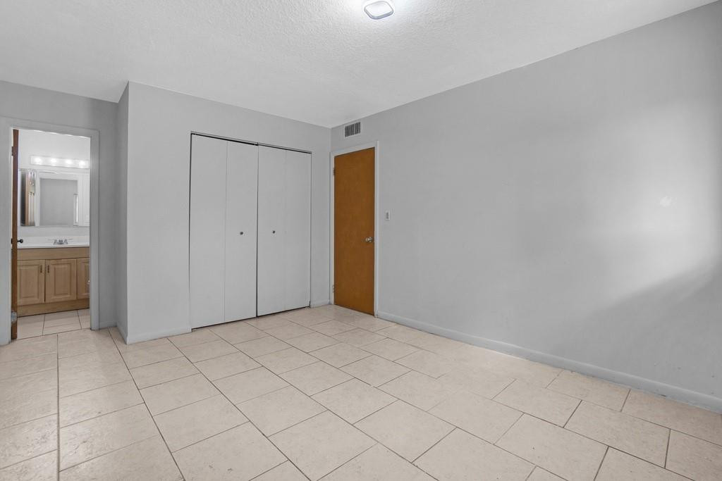 LAKESIDE CONDO AT LAUDERD - Residential Lease