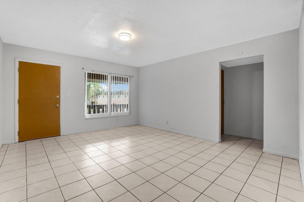 LAKESIDE CONDO AT LAUDERD - Residential Lease