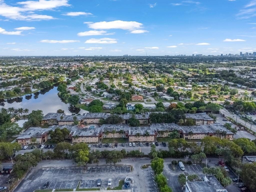 LAKESIDE CONDO AT LAUDERD - Residential Lease