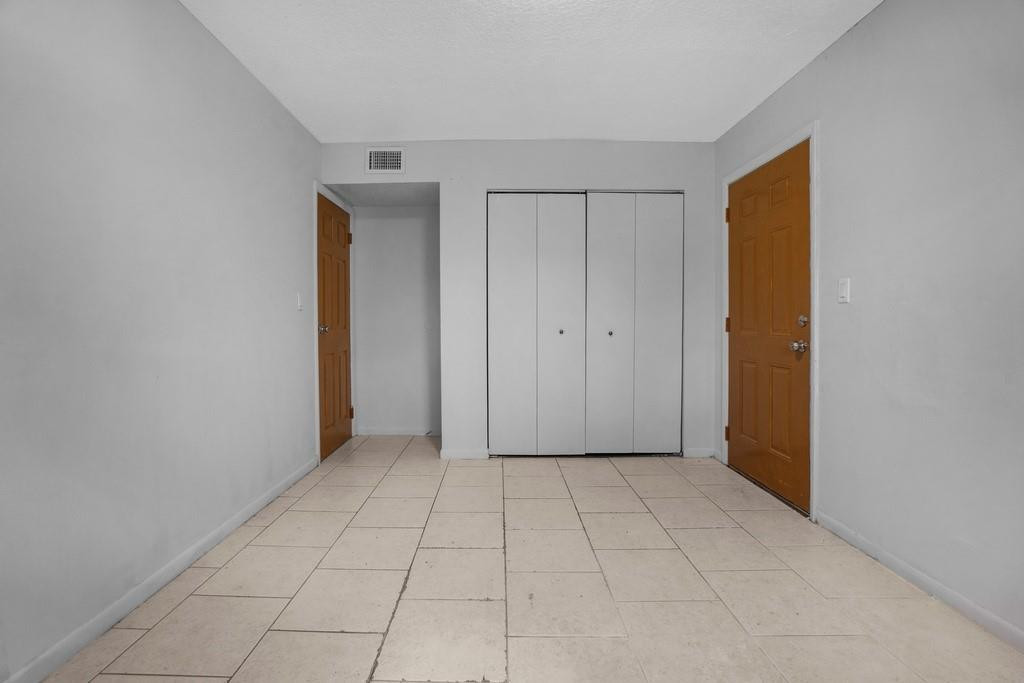 LAKESIDE CONDO AT LAUDERD - Residential Lease