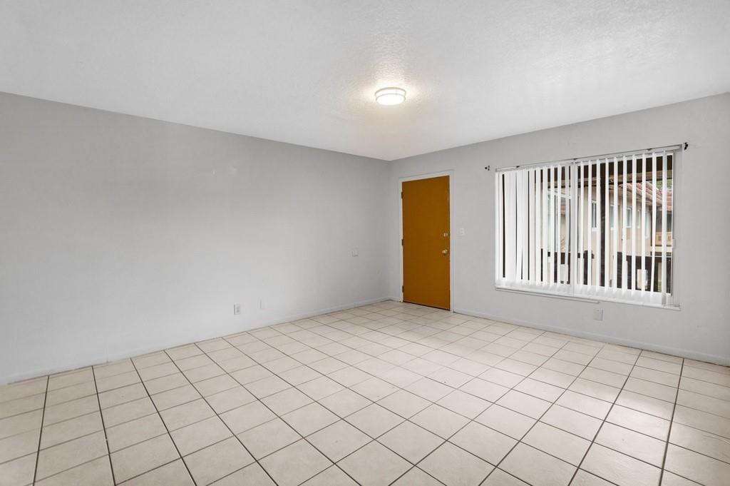 LAKESIDE CONDO AT LAUDERD - Residential Lease