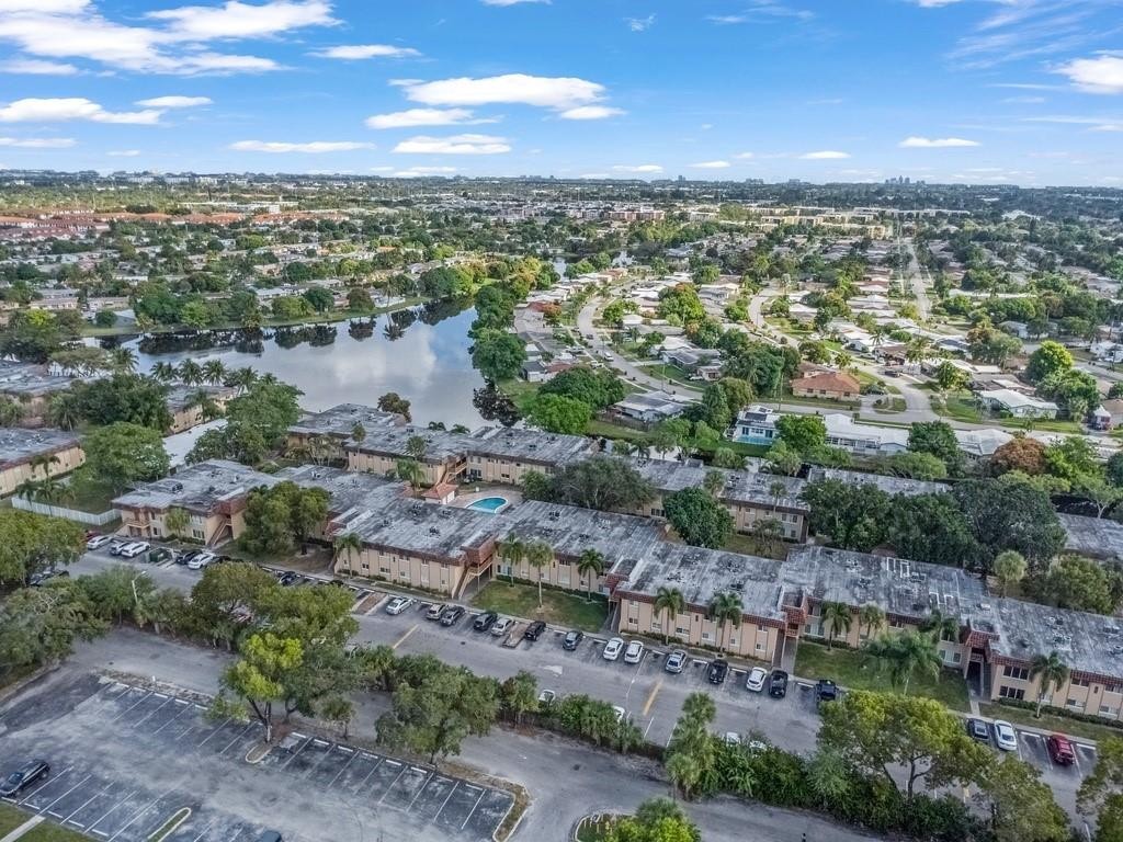 LAKESIDE CONDO AT LAUDERD - Residential Lease