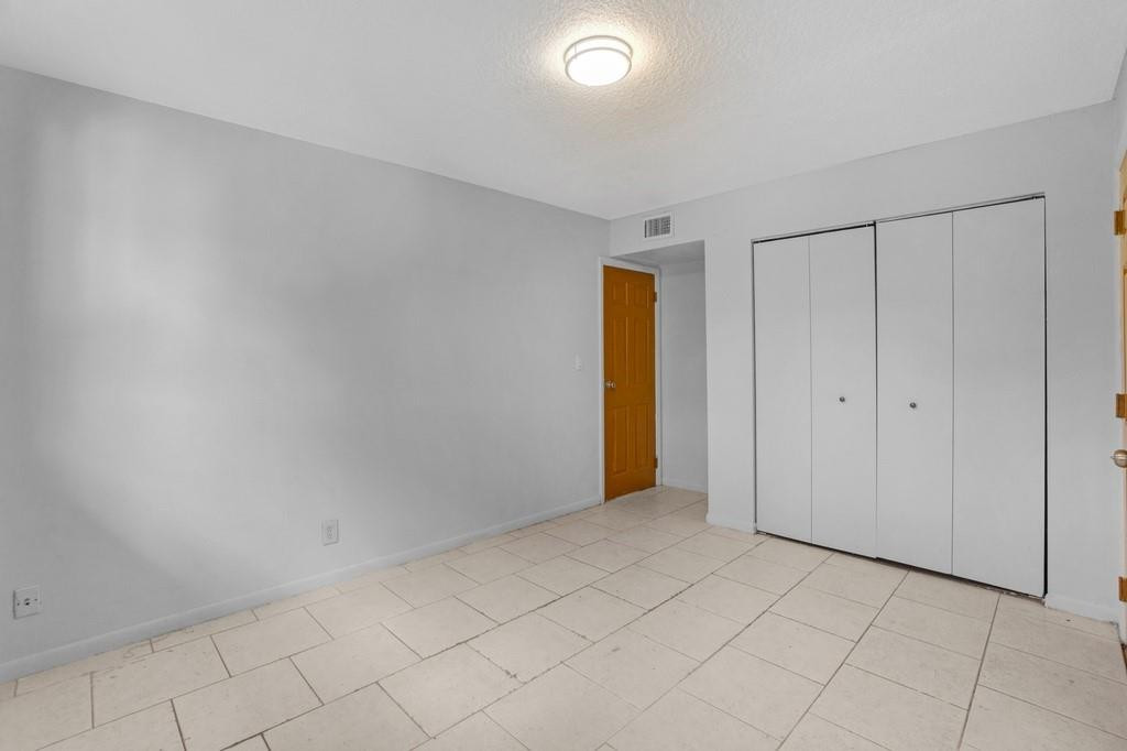 LAKESIDE CONDO AT LAUDERD - Residential Lease