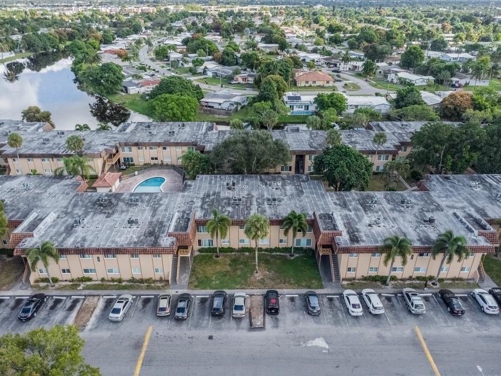 LAKESIDE CONDO AT LAUDERD - Residential Lease