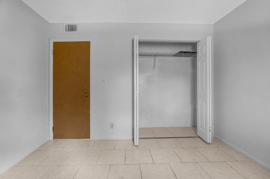 LAKESIDE CONDO AT LAUDERD - Residential Lease