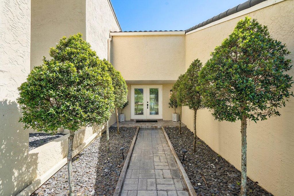 Photo of 2320 SW 23rd Cranbrook Drive, Boynton Beach, FL 33436 (MLS # R10978224)