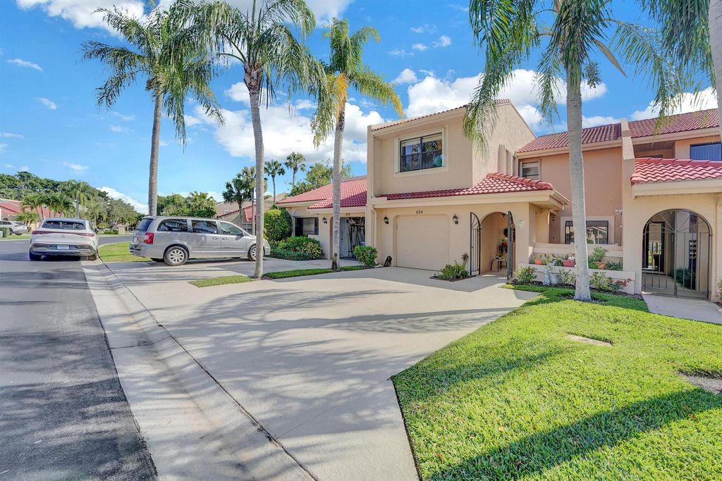 Photo of 828 Windermere Way, Palm Beach Gardens, FL 33418 (MLS # R11071965)