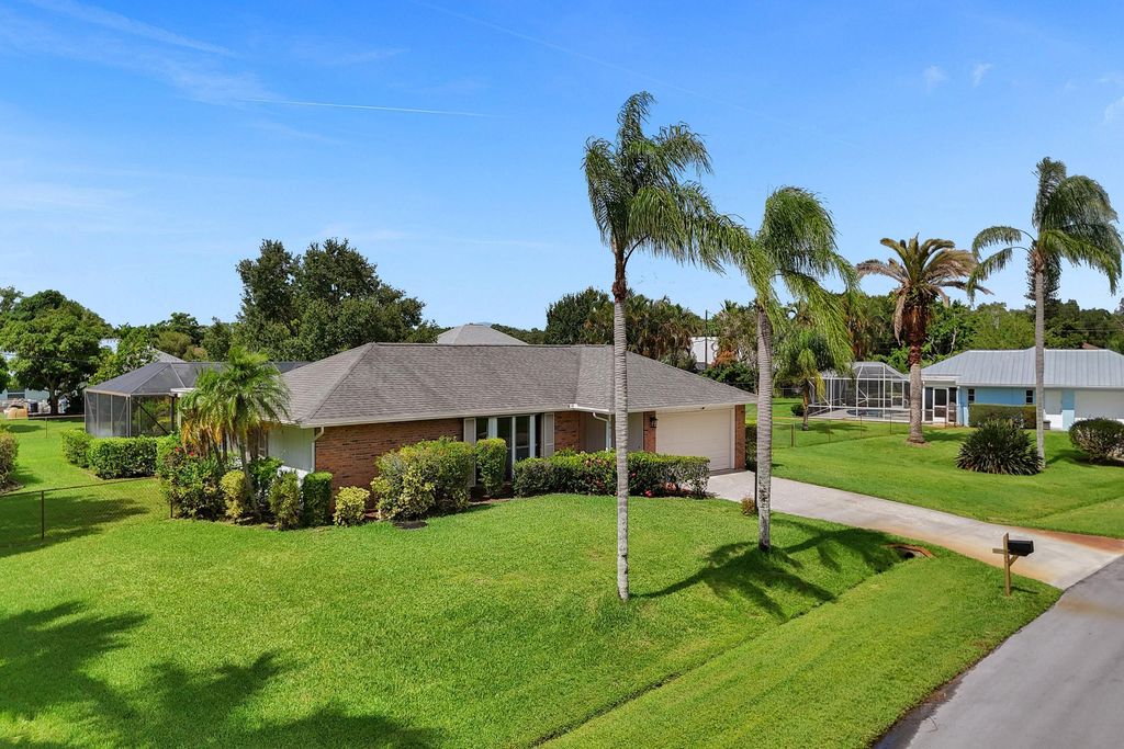 Photo of 2012 SE Allamanda Drive, Port Saint Lucie, FL 34952 (MLS # R11018065)