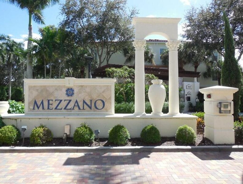 Photo of 9857 Baywinds Drive #9111, Royal Palm Beach, FL 33411 (MLS # B26001267)