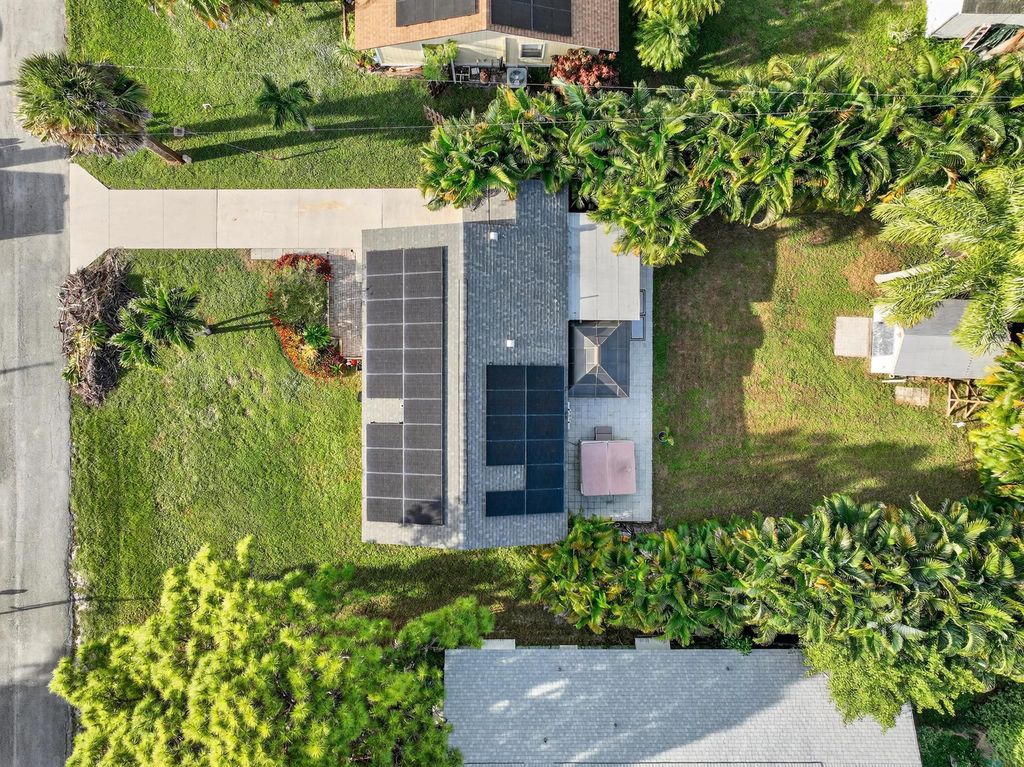 Photo of 5865 SE Rosemont Avenue, Stuart, FL 34997 (MLS # R11143662)