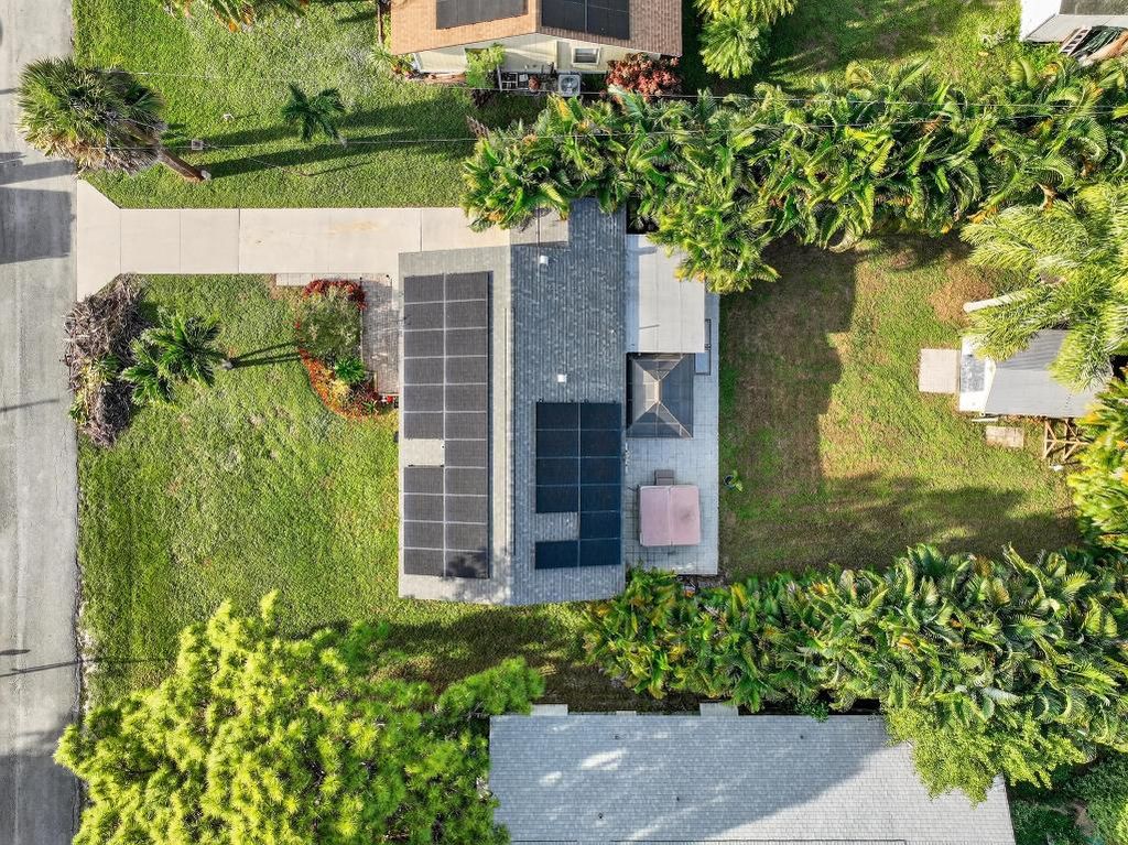 Photo of 5865 SE Rosemont Avenue, Stuart, FL 34997 (MLS # R11143662)