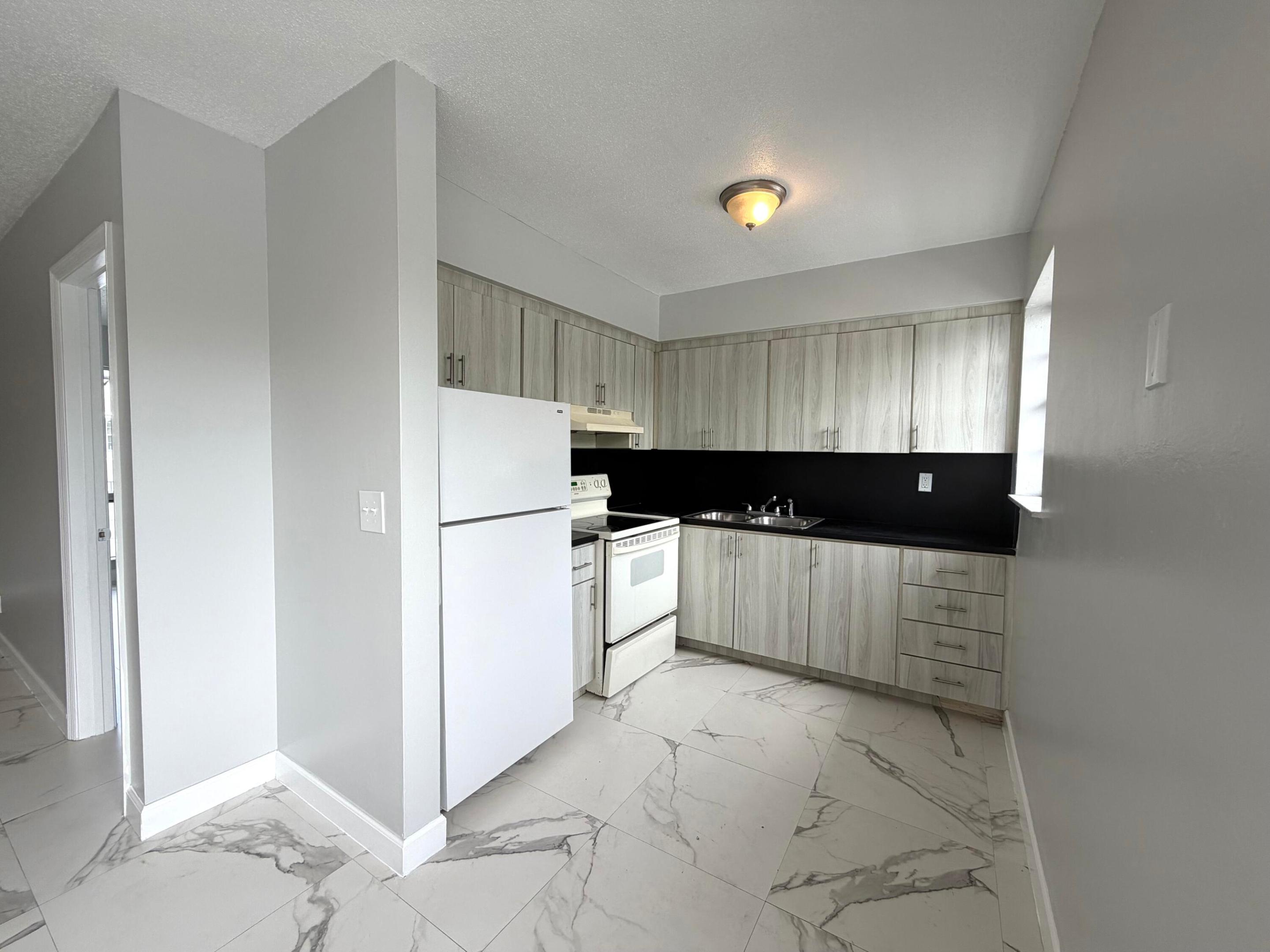 915 NE 8th Street 202