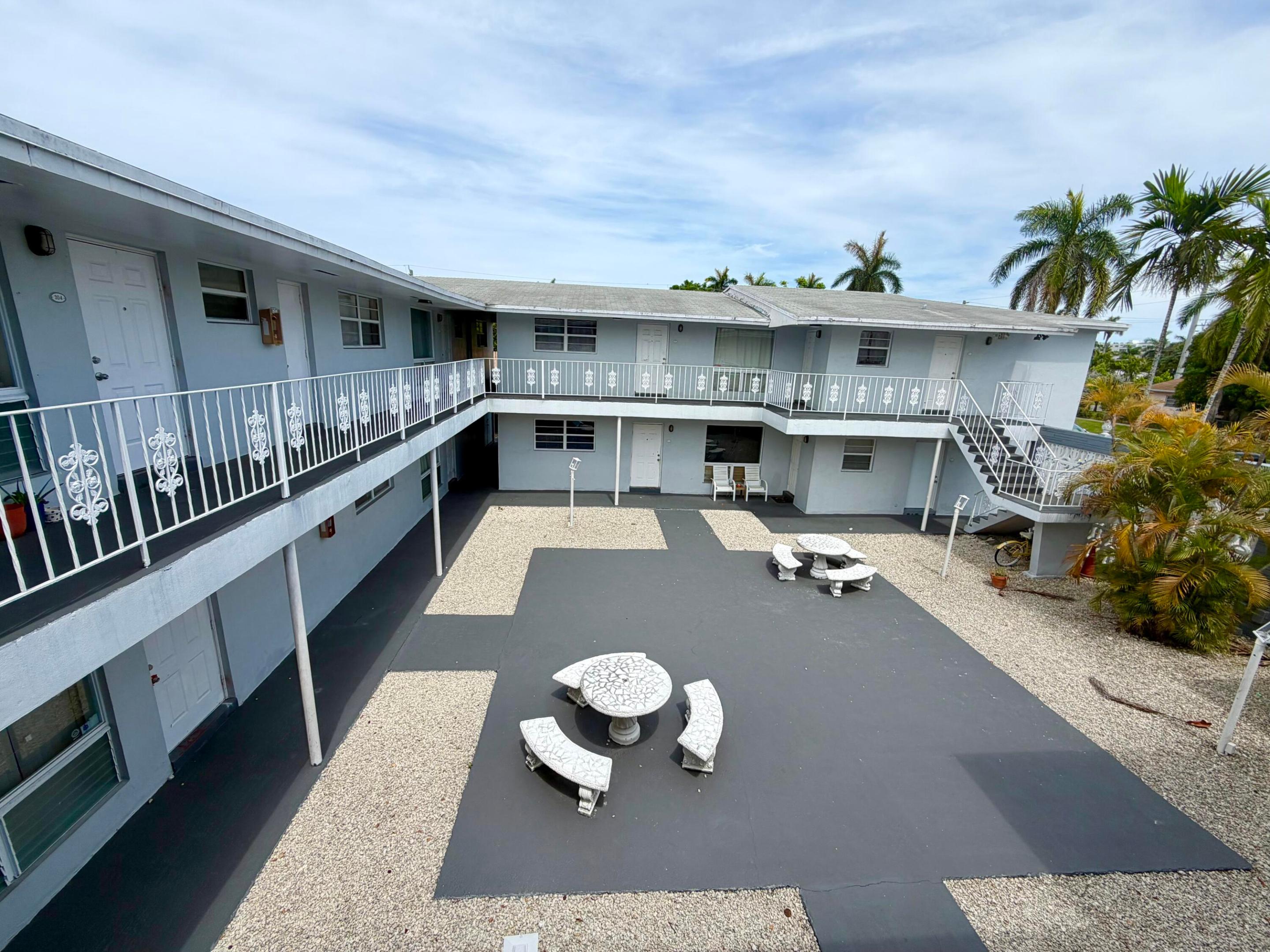 915 NE 8th Street 202