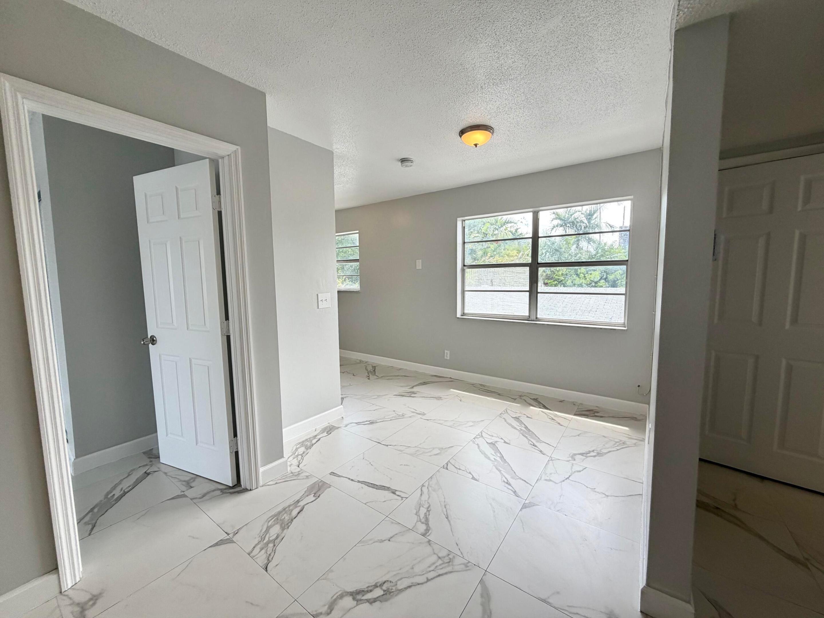 915 NE 8th Street 202