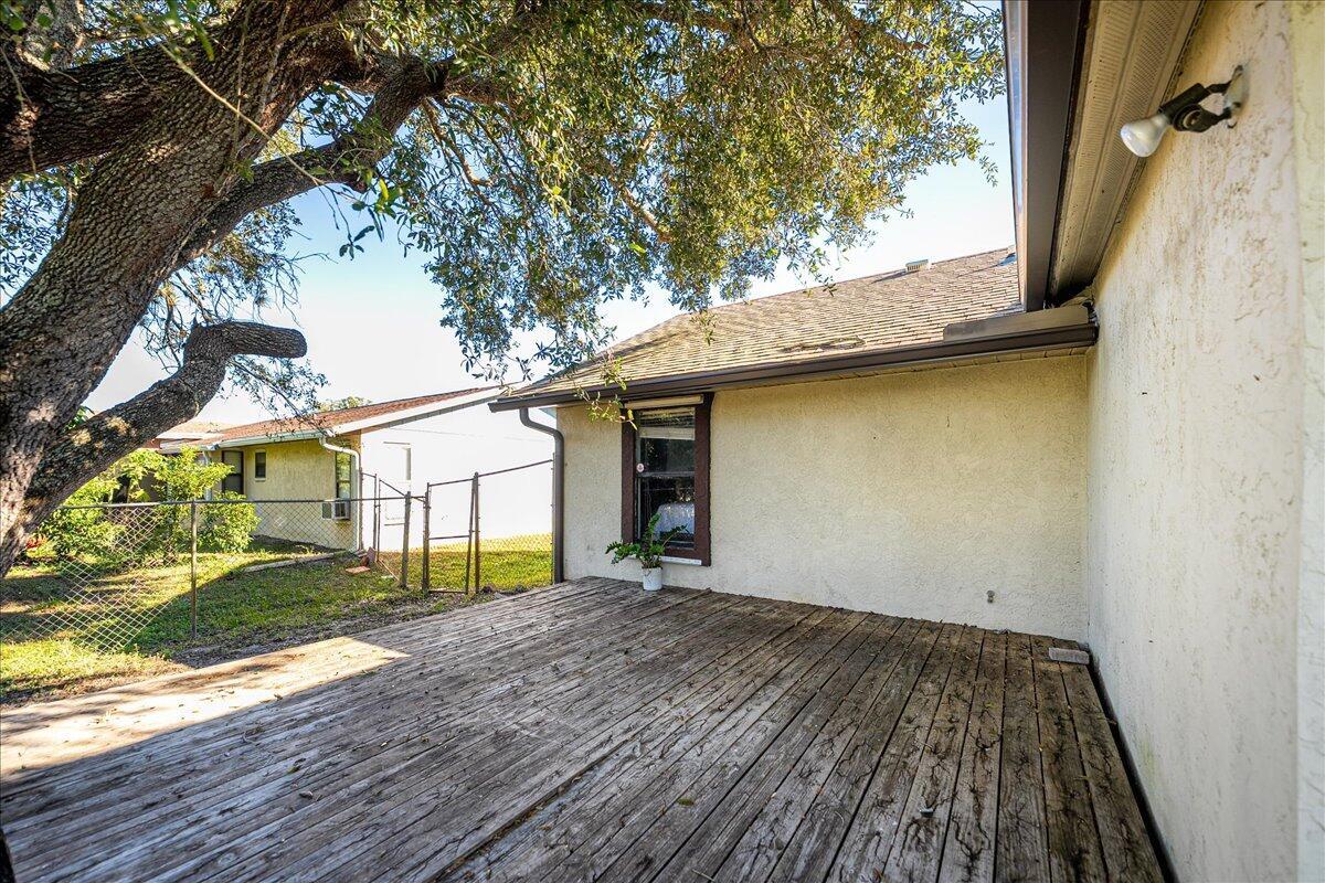 PORT ST LUCIE SECTION 18 - Residential Lease