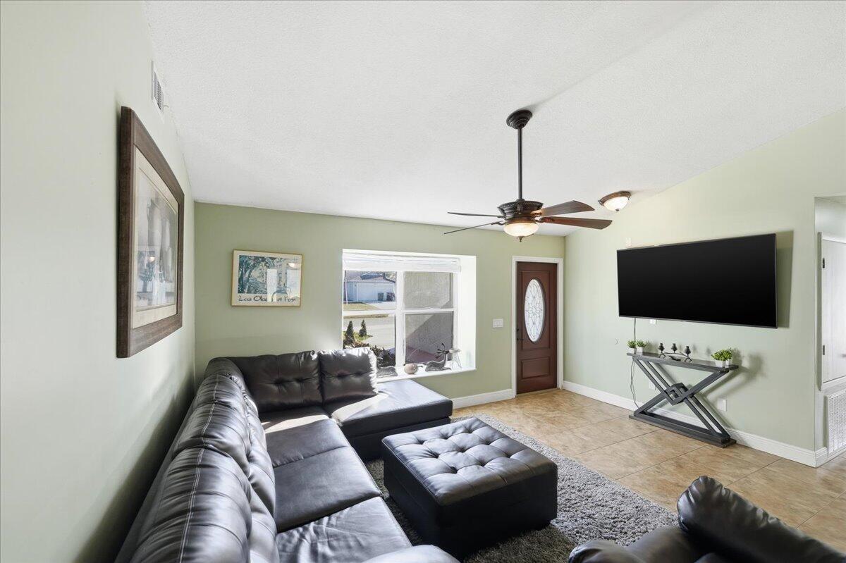 PORT ST LUCIE SECTION 18 - Residential Lease