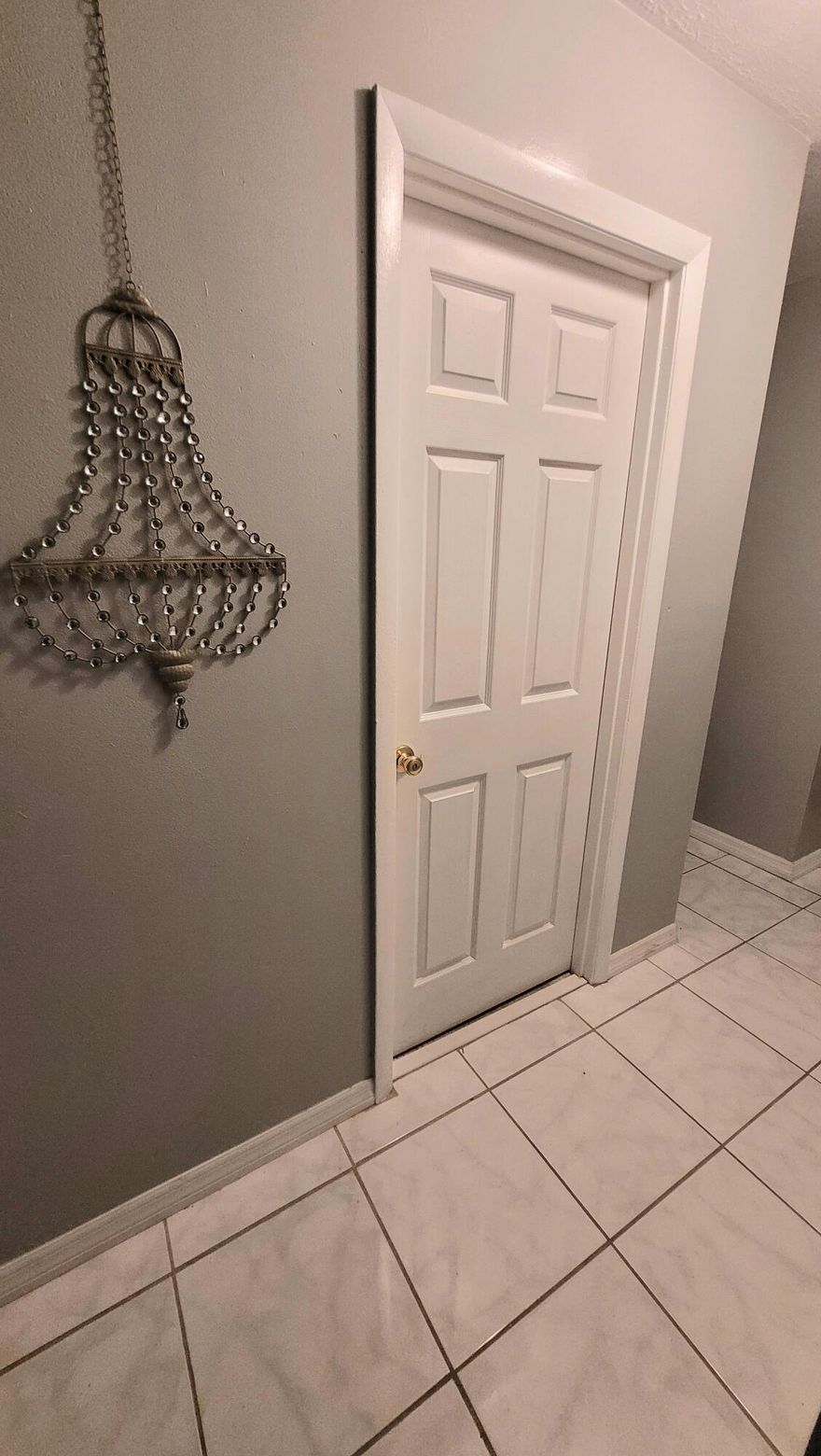 Furnished Room with Utilties included. Onsite coined laundry room, No Pets or Couples. Minimum stay 7 Months.