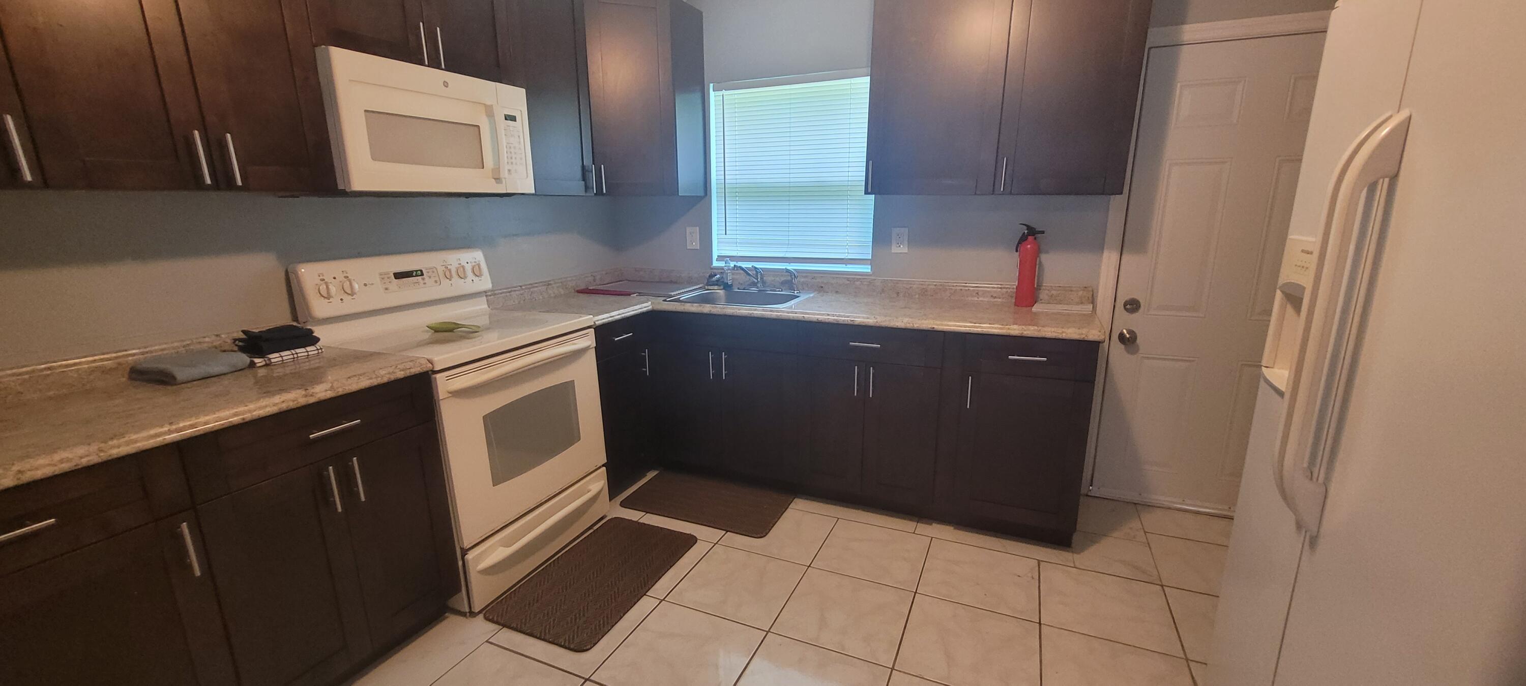 PARADISE PARK - Residential Lease