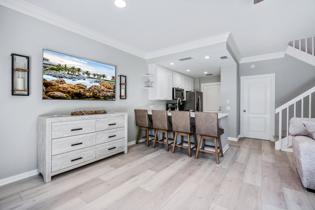 Photo of 17 Oakleaf Court, Tequesta, FL 33469 (MLS # R10804924)