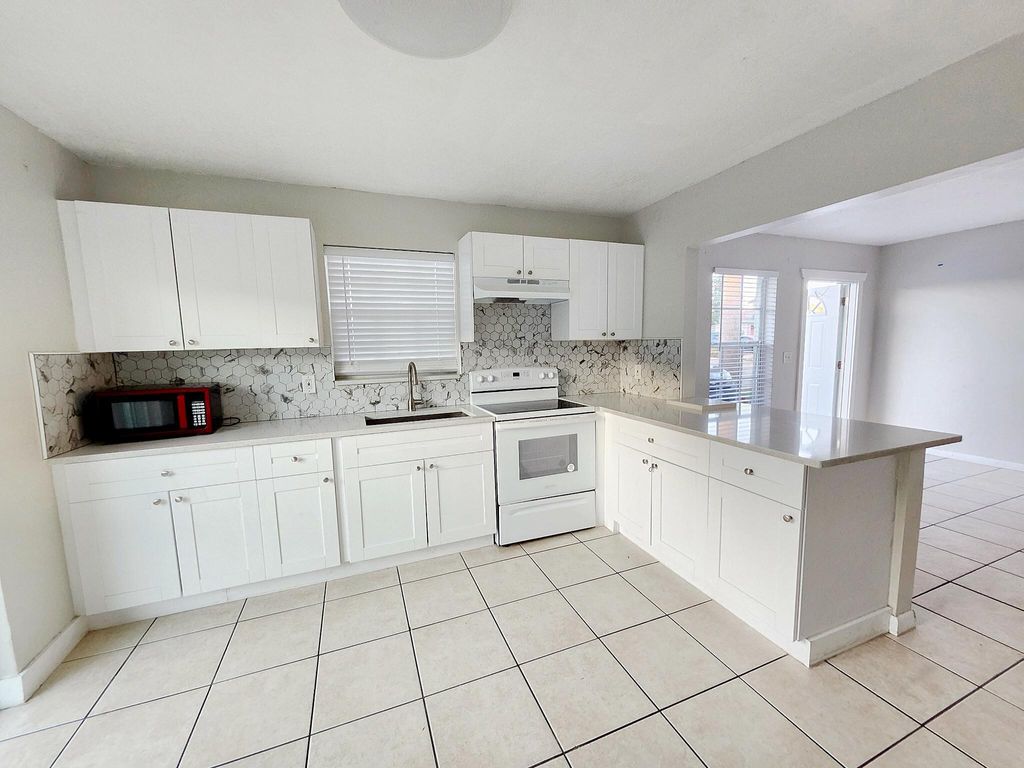 Photo of 1012 Green St, West Palm Beach, FL 33405 (MLS # R11072018)
