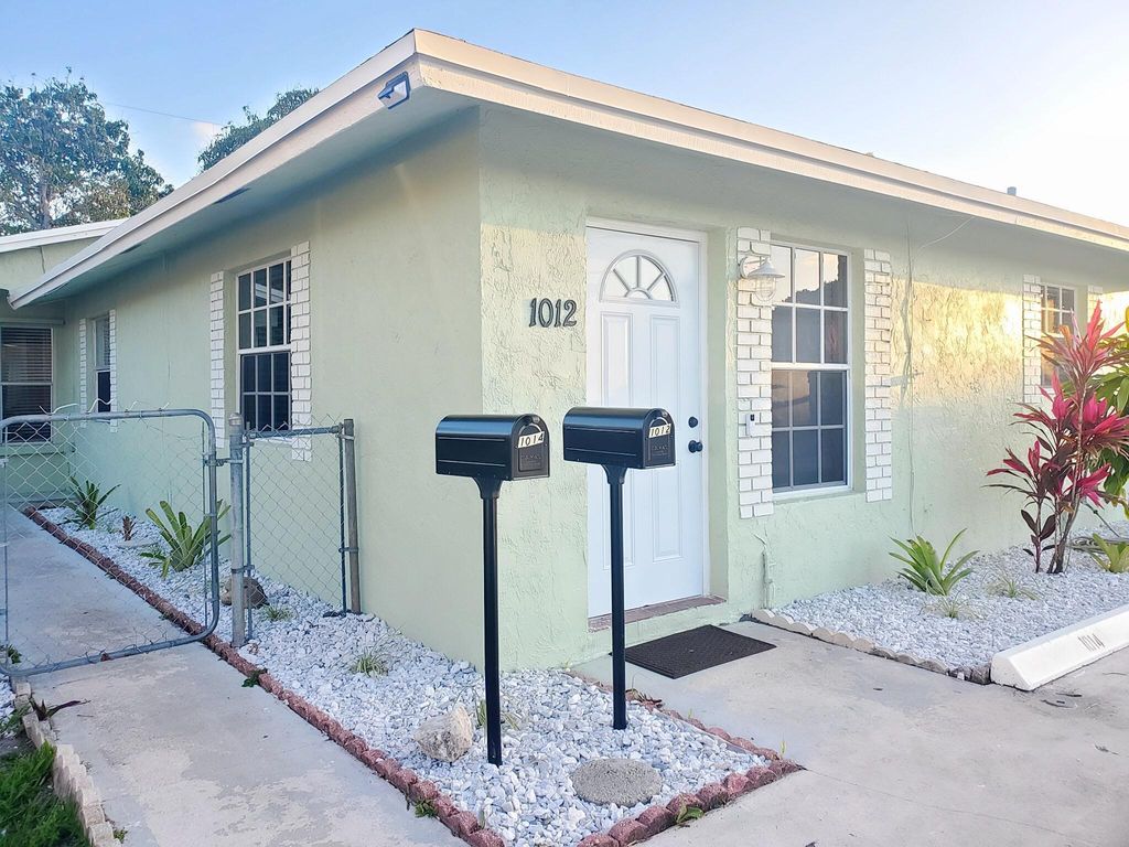 Photo of 1012 Green St, West Palm Beach, FL 33405 (MLS # R11072018)