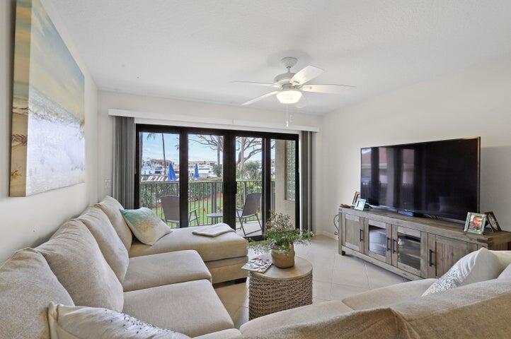 1201 Seafarer Circle 103