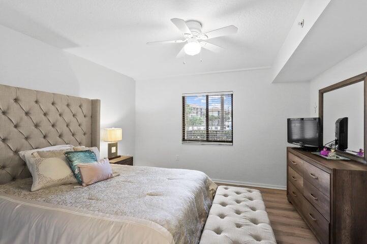 1201 Seafarer Circle 103