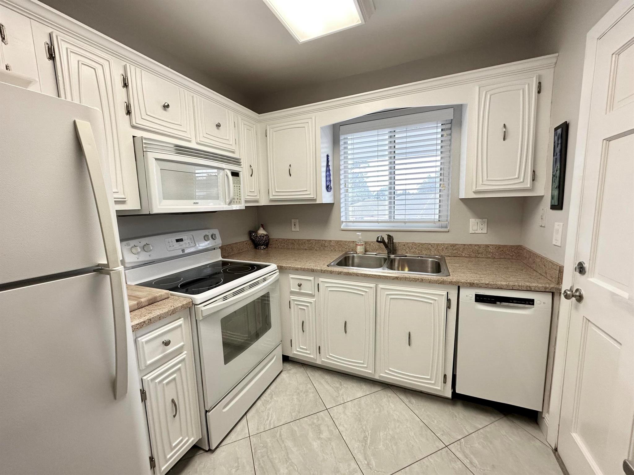 TEQUESTA GARDEN CONDO 7 - Residential Lease