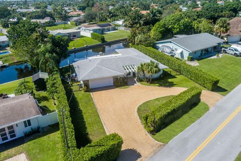 A home in Lake Clarke Shores