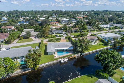 A home in Lake Clarke Shores