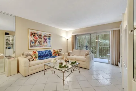 7281 Amberly Lane Unit 202, Delray Beach, FL MLS: R10974300
