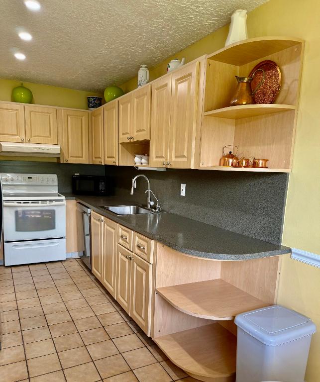 PINES OF DELRAY NORTH CONDO - Residential