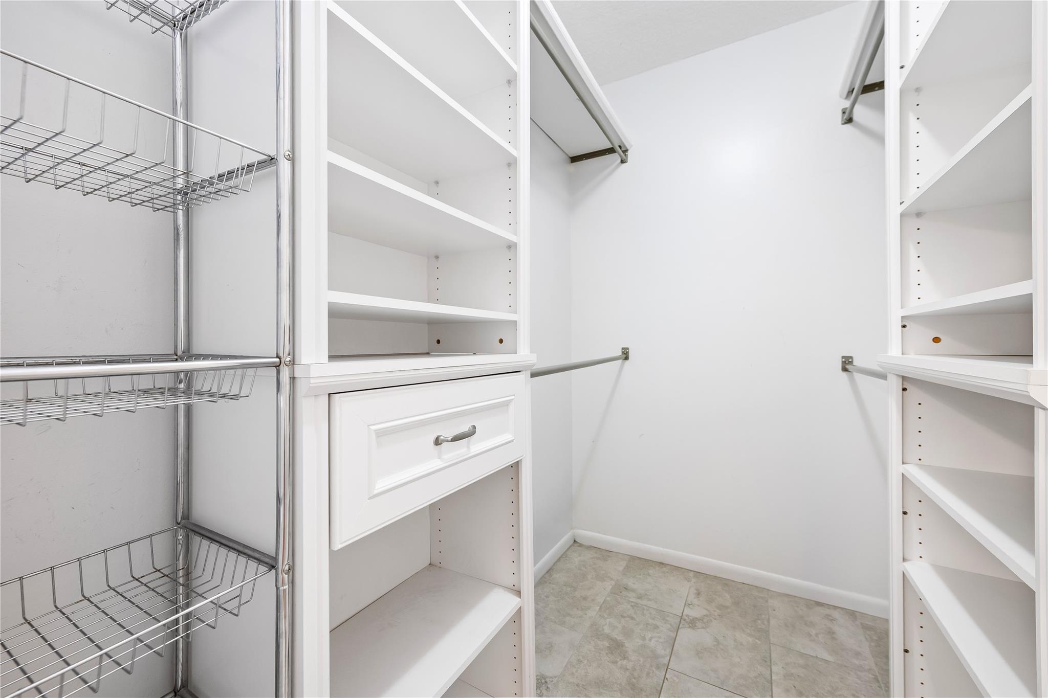 GOLDEN RAINTREE VI - Residential