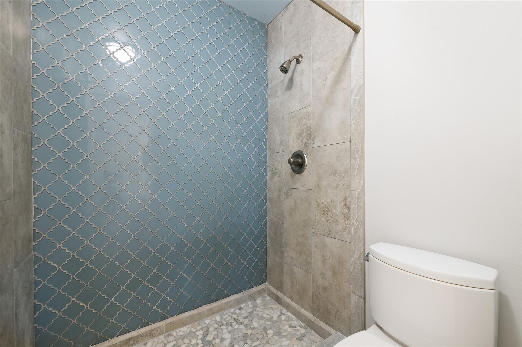 GOLDEN RAINTREE VI - Residential