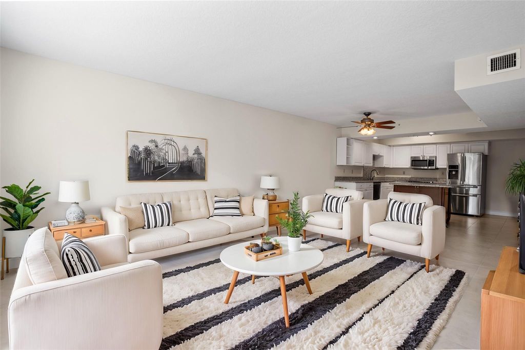 Photo of 460 SW 5th Avenue, Fort Lauderdale, FL 33315 (MLS # F10476957)