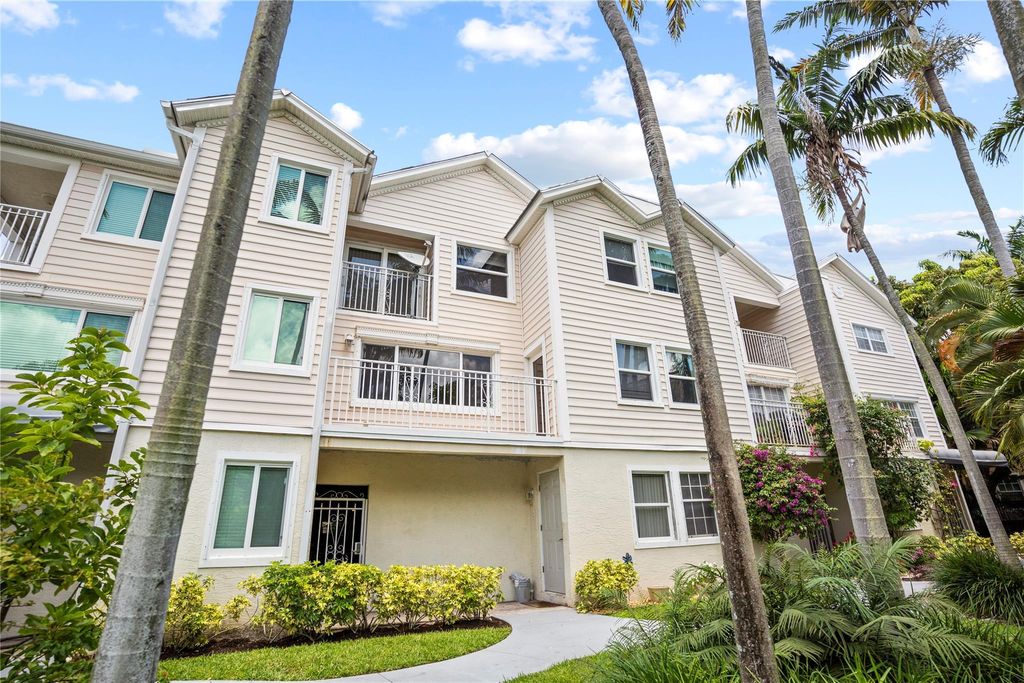 Photo of 460 SW 5th Avenue, Fort Lauderdale, FL 33315 (MLS # F10476957)