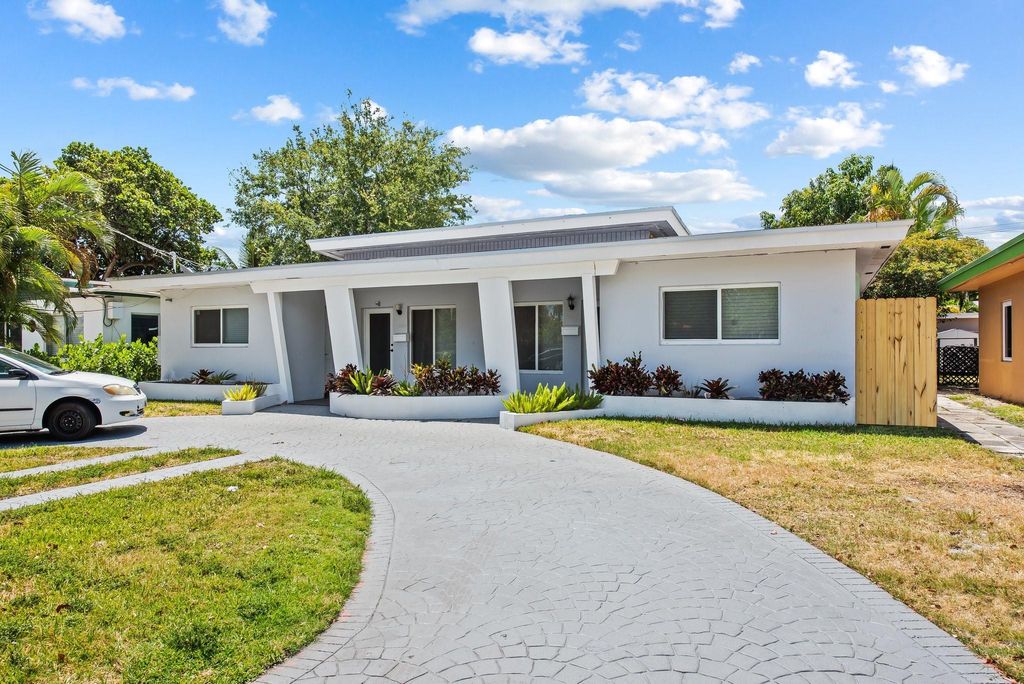 Photo of 2018 NE 19th Street #2018, Fort Lauderdale, FL 33305 (MLS # F10524070)